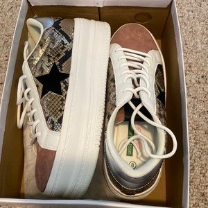 Platform size 8 sneakers